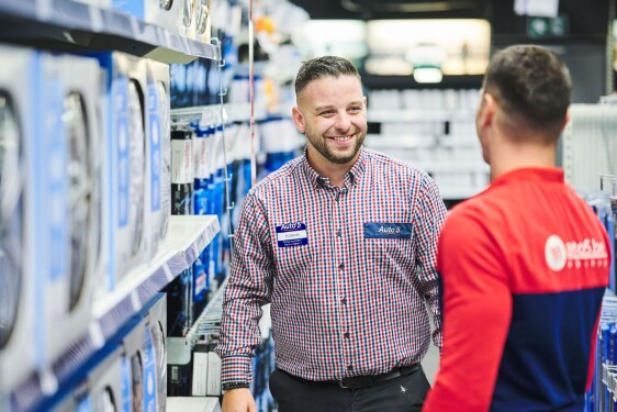 Photo encadrant dans magasin